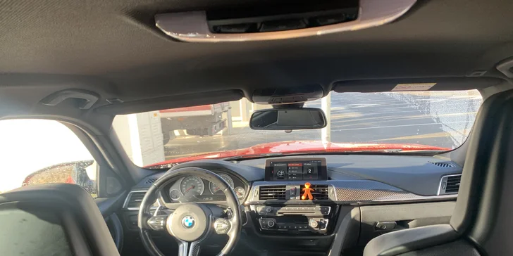 BMW M3 Competition: spolujízda i řízení na letištní dráze