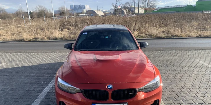 BMW M3 Competition: spolujízda i řízení na letištní dráze