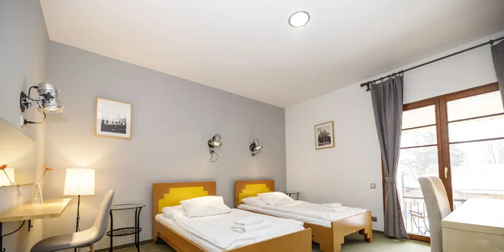 Romantika v centru Telče: hotel u zámeckého parku, polopenze i víno