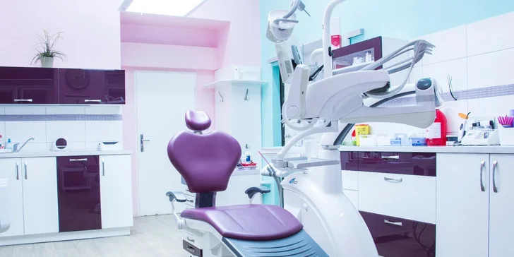 Pro váš zářivý úsměv: ordinační bělení včetně dentální hygieny s airflow