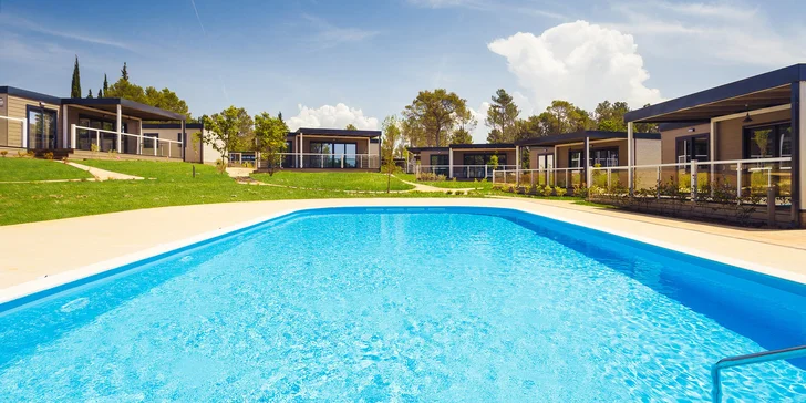 Dovolená v Poreči: 5* kemp s bazény, mobilní domky nebo glamping až pro 6 osob, 800 m od pláže