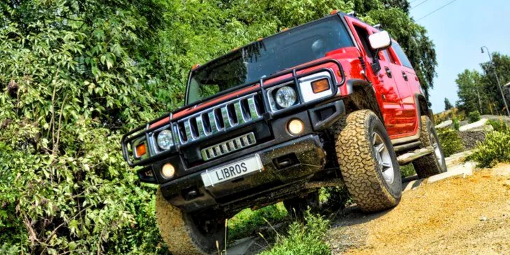 Zažijte pořádnou jízdu: 30 minut jízdy v terénu za volantem Hummeru H2