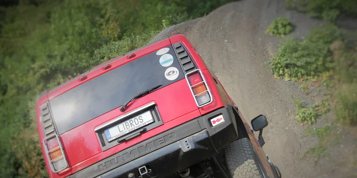 Zažijte pořádnou jízdu: 30 minut jízdy v terénu za volantem Hummeru H2
