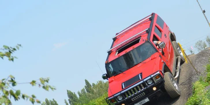 Zažijte pořádnou jízdu: 30 minut jízdy v terénu za volantem Hummeru H2