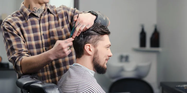 Barber balíčky pro muže kousek od Václaváku – střih, holení i korekce šedin