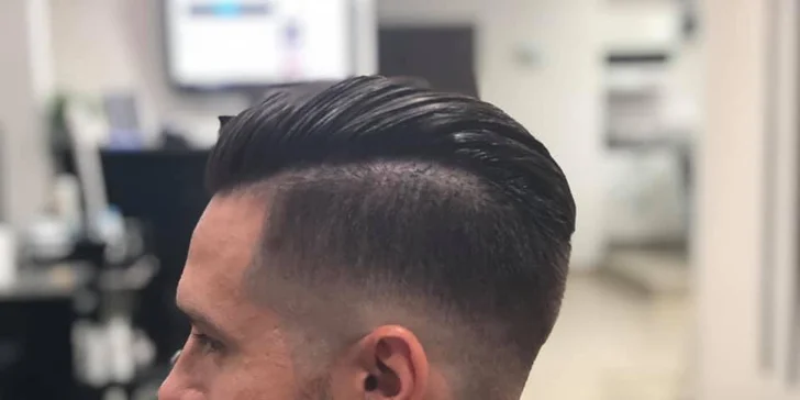 Barber balíčky pro muže kousek od Václaváku – střih, holení i korekce šedin