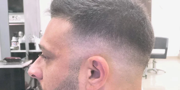 Barber balíčky pro muže kousek od Václaváku – střih, holení i korekce šedin