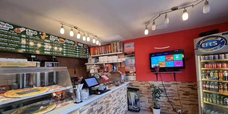 Kebab, falafel či pizza ve Strašnicích s sebou: v tortille, pita chlebu i skupinová porce s nápojem