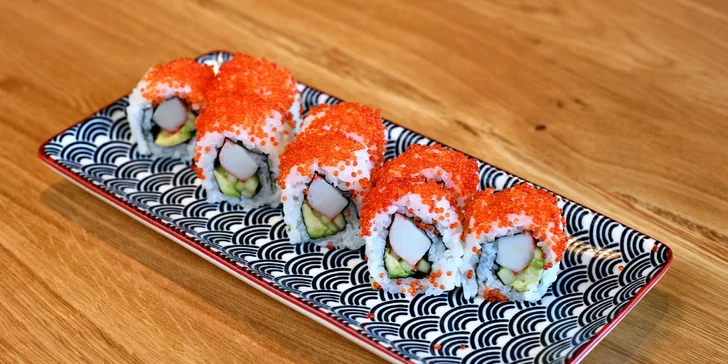 Dvě hodiny running sushi all you can eat v Řepích: grilované speciality, sushi, ovoce, dorty i polévky