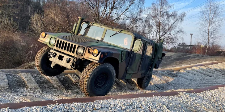 Otevřené vouchery až na 5000 Kč na zážitkové jízdy u Libros: Tatra, Hummer, škola driftu i bagr