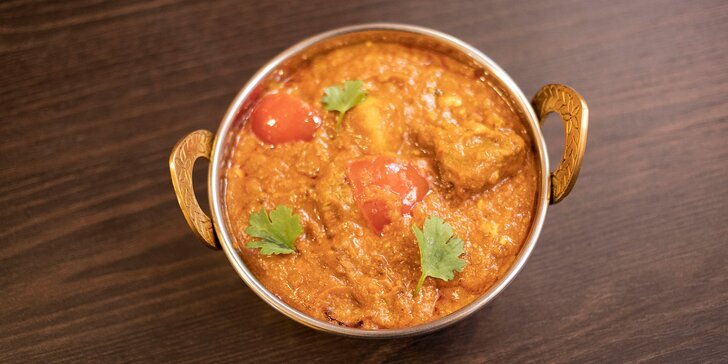 Indické vegetariánské i masové menu: samosa, madras i gulab jamun