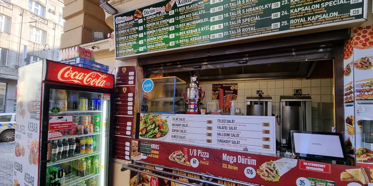 Kebab nebo falafel v centru Prahy s sebou: v tortille, pita chlebu nebo jako skupinová varianta s nápojem