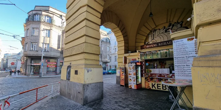 Kebab nebo falafel v centru Prahy s sebou: v tortille, pita chlebu nebo jako skupinová varianta s nápojem