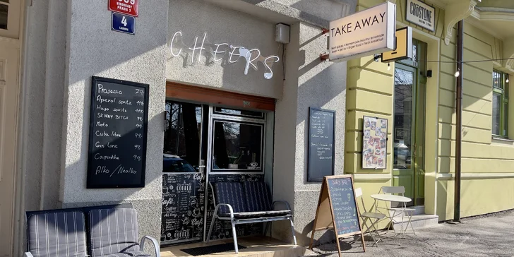 Horký nápoj i míchaný drink či limonáda dle výběru na náměstí Jiřího z Poděbrad