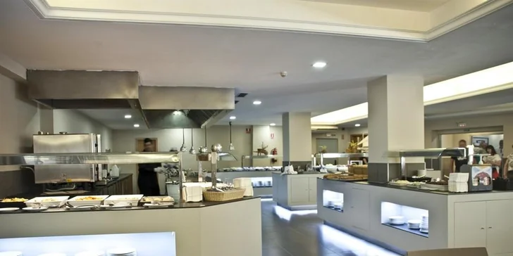 7 nocí ve Španělsku: 3* hotel 350 m od pláže i centra města, bufetová polopenze