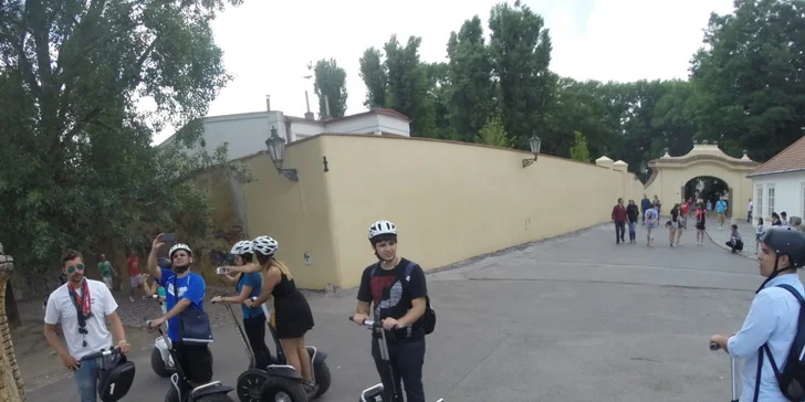 Celoroční projížďka Prahou na vozítku Offroad Segway: 30, 60 či 90 minut s průvodcem