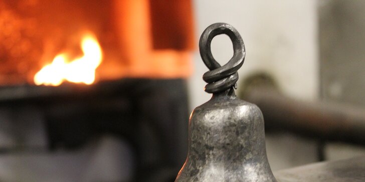 3–5hod. kurz s mistrem kovářem: výroba zvonečku, svícnu, nože nebo růže