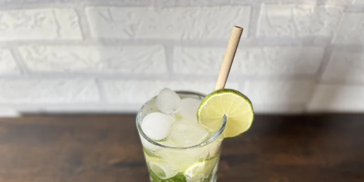 Horký nápoj i míchaný drink či limonáda dle výběru na náměstí Jiřího z Poděbrad