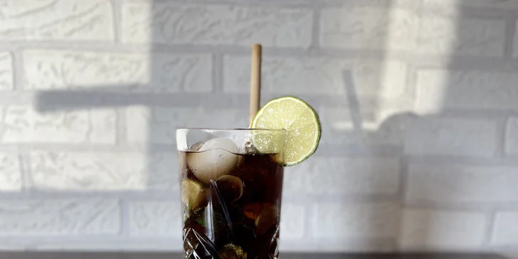 Horký nápoj i míchaný drink či limonáda dle výběru na náměstí Jiřího z Poděbrad