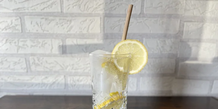Horký nápoj i míchaný drink či limonáda dle výběru na náměstí Jiřího z Poděbrad