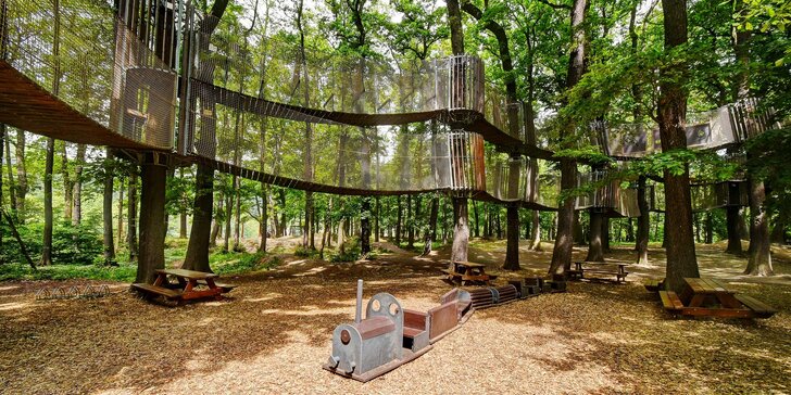 Zábava nad zemí: celodenní vstupy do 3D bludiště v korunách stromů Osek