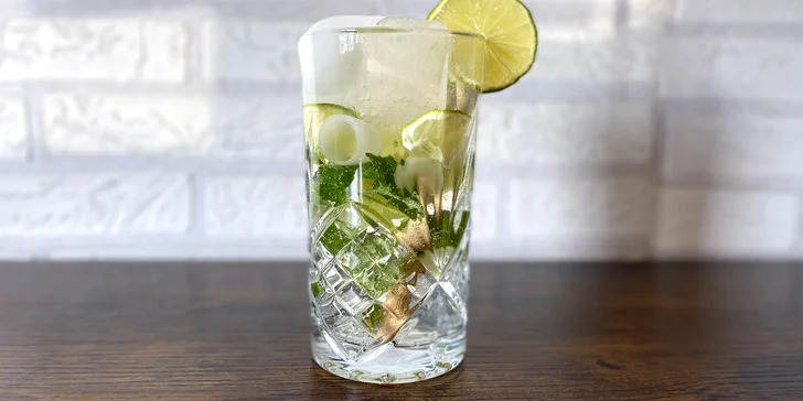 Horký nápoj i míchaný drink či limonáda dle výběru na náměstí Jiřího z Poděbrad