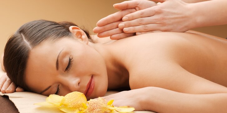 Relax v délce 60 minut: klasická masáž zad a šíje aroma olejem dle výběru