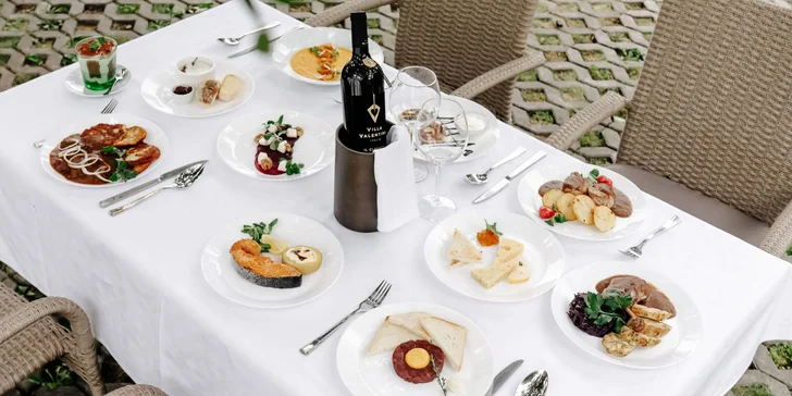 Degustační menu pro dva: 3 lahodné chody dle výběru, ke každému jiné víno z aktuálního lístku