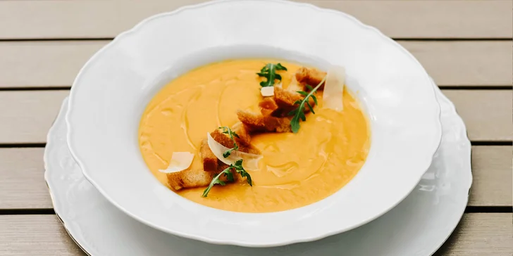 Degustační menu pro dva: 3 lahodné chody dle výběru, ke každému jiné víno z aktuálního lístku