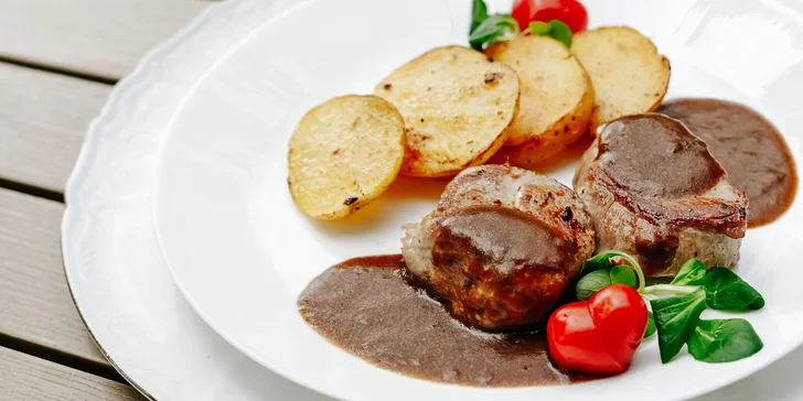 Degustační menu pro dva: 3 lahodné chody dle výběru, ke každému jiné víno z aktuálního lístku