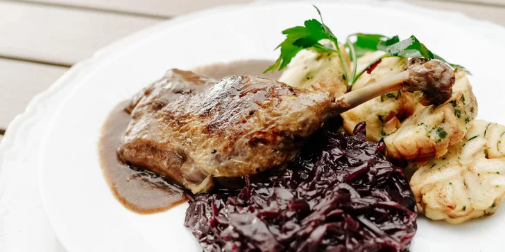 Cokoliv z jídelního lístku Golemova restaurantu v hodnotě 500–2000 Kč