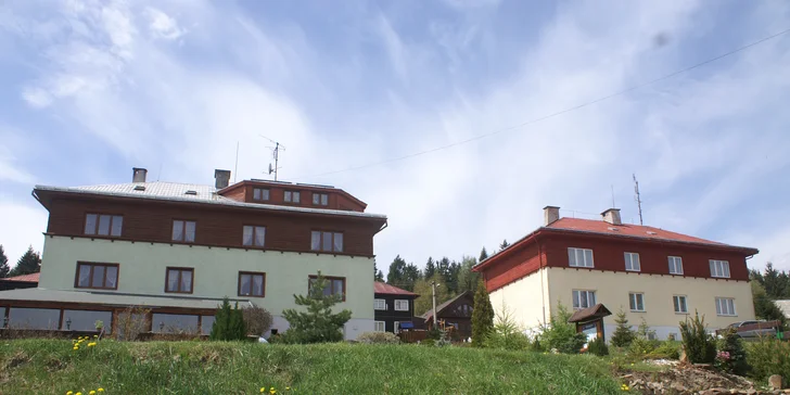 Dovolená v Krušných horách: ubytování se snídaní v pokojích či apartmánech