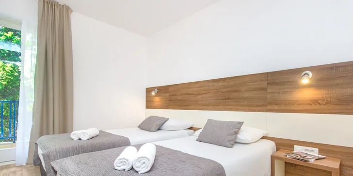 Vodice v Chorvatsku a parádní dovolená u moře: hotel hned u pláže, polopenze, bazény i fitness
