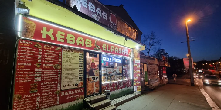 Kebab, falafel či pizza ve Strašnicích s sebou: v tortille, pita chlebu i skupinová porce s nápojem