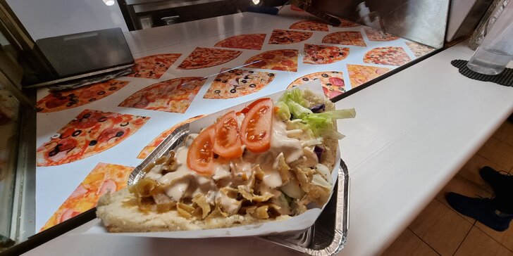 Kebab, falafel či pizza ve Strašnicích s sebou: v tortille, pita chlebu i skupinová porce s nápojem
