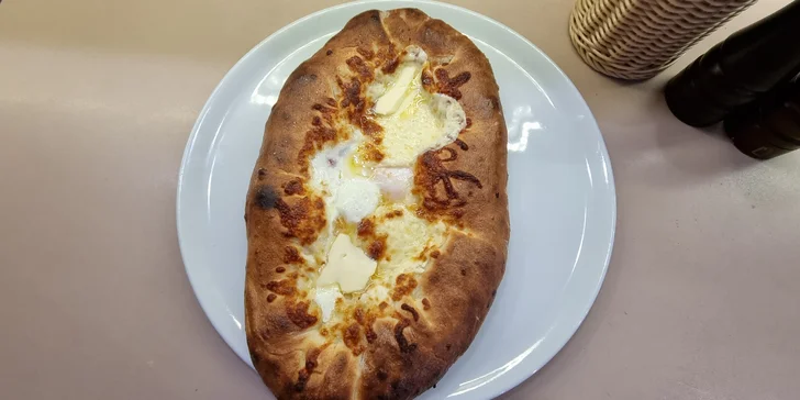 Armensko-gruzínská kuchyně: originální chačapuri nebo šašlík a nápoj dle výběru na Žižkově