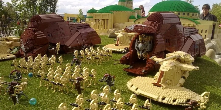 Den na zábavných atrakcích v německém Legolandu