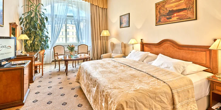 Romatický pobyt na karlovarské kolonádě: 4* hotel se snídaní, romantickou večeří i polopenzí