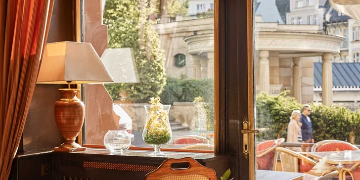Romatický pobyt na karlovarské kolonádě: 4* hotel se snídaní, romantickou večeří i polopenzí