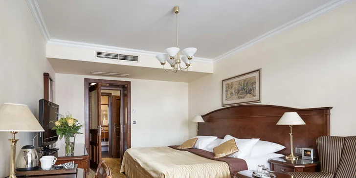 Romatický pobyt na karlovarské kolonádě: 4* hotel se snídaní, romantickou večeří i polopenzí