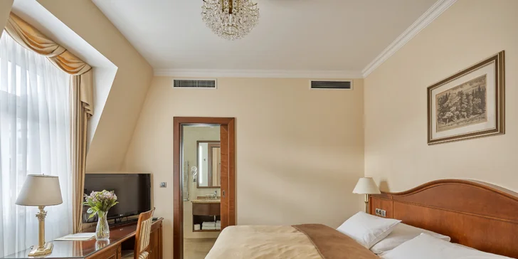 Romatický pobyt na karlovarské kolonádě: 4* hotel se snídaní, romantickou večeří i polopenzí
