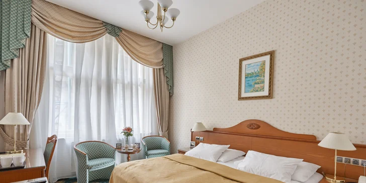 Romatický pobyt na karlovarské kolonádě: 4* hotel se snídaní, romantickou večeří i polopenzí