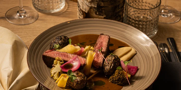 Tříchodové menu pro 1 nebo 2 osoby. Steak z pravé svíčkové i vinné párování