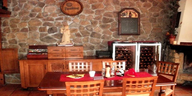 Svatomartinské menu pro dva: paštika, husa se zelím i knedlíky, štrúdl a káva