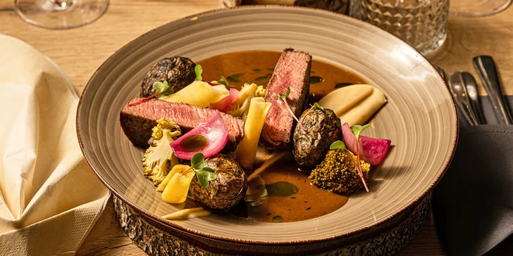 Tříchodové menu pro 1 nebo 2 osoby. Steak z pravé svíčkové i vinné párování