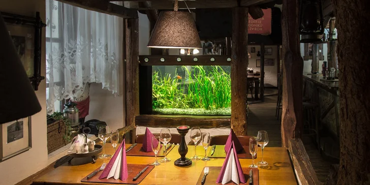 3chodové menu: carpaccio, chalupářský špíz se slaninou a palačinka s medem