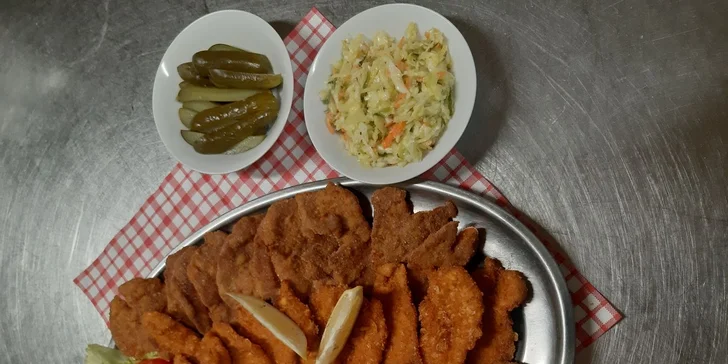 Řízečky: až 1,2 kg vepřových a kuřecích řízečků s chlebem