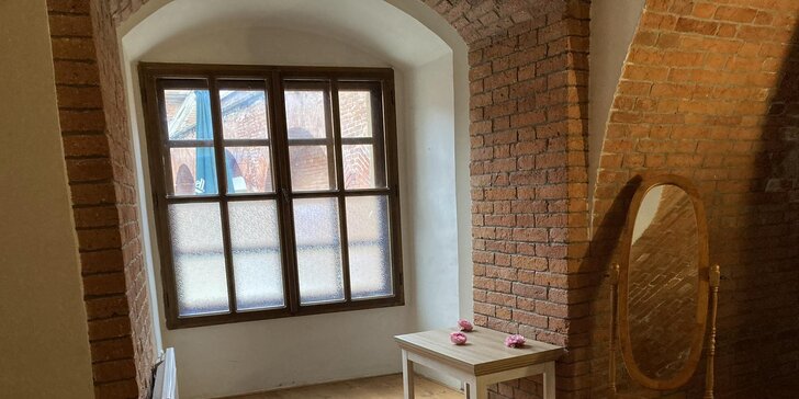 Romantický pobyt pro dva v pevnosti u Olomouce: pokoj s krbovými kamny a lahví vína i večeře při svíčkách
