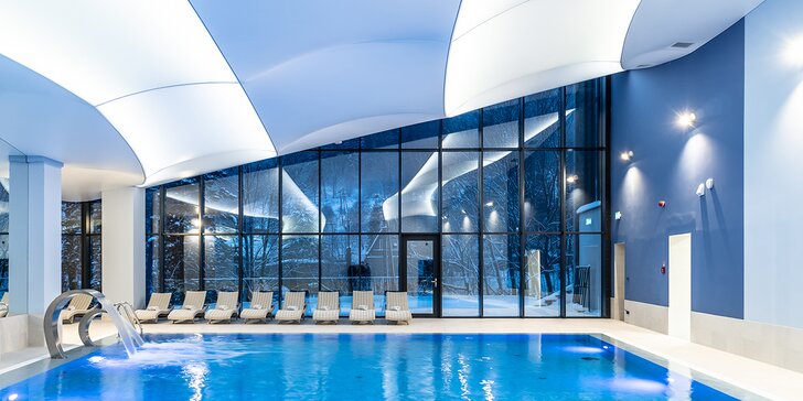 Moderní hotel s výhledem na Slezské Beskydy: polopenze a neomezený vstup do wellness i fitness