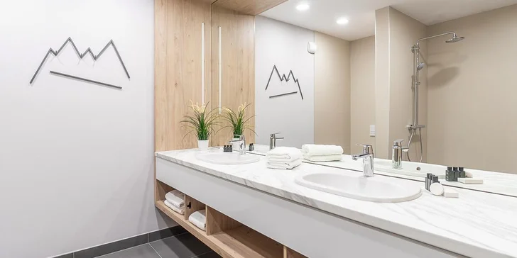 Moderní hotel s výhledem na Slezské Beskydy: polopenze a neomezený vstup do wellness i fitness